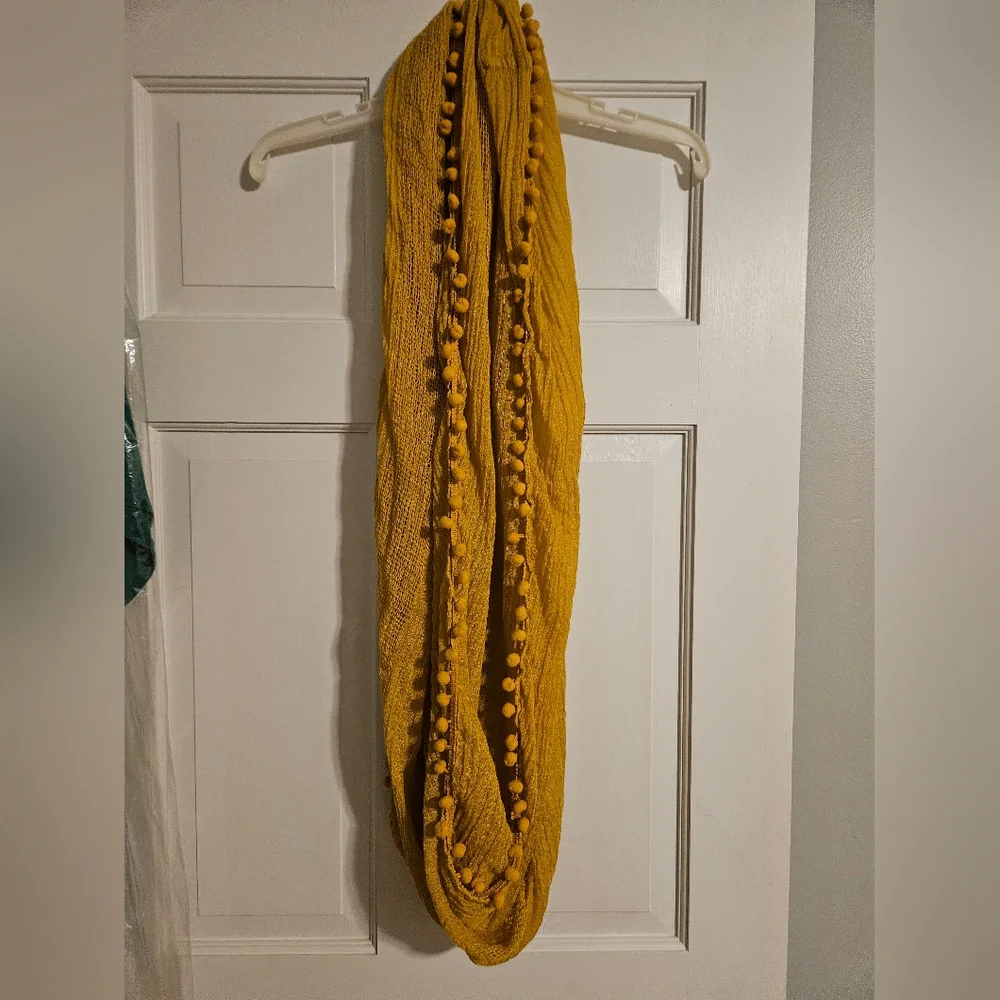 NEW Urban Outfitters Pom-pom Scarf